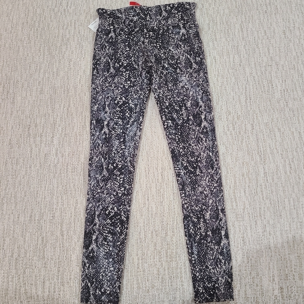 NEW Spanx Faux Leather Snake Skin Shine Leggings Womens Medium Stretch Gray Blk - Picture 3 of 10